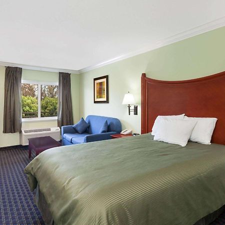Travelodge By Wyndham Orange County Airport/ Costa Mesa Bagian luar foto