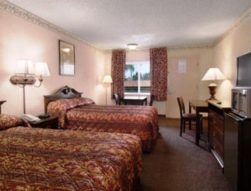 Travelodge By Wyndham Orange County Airport/ Costa Mesa Bagian luar foto