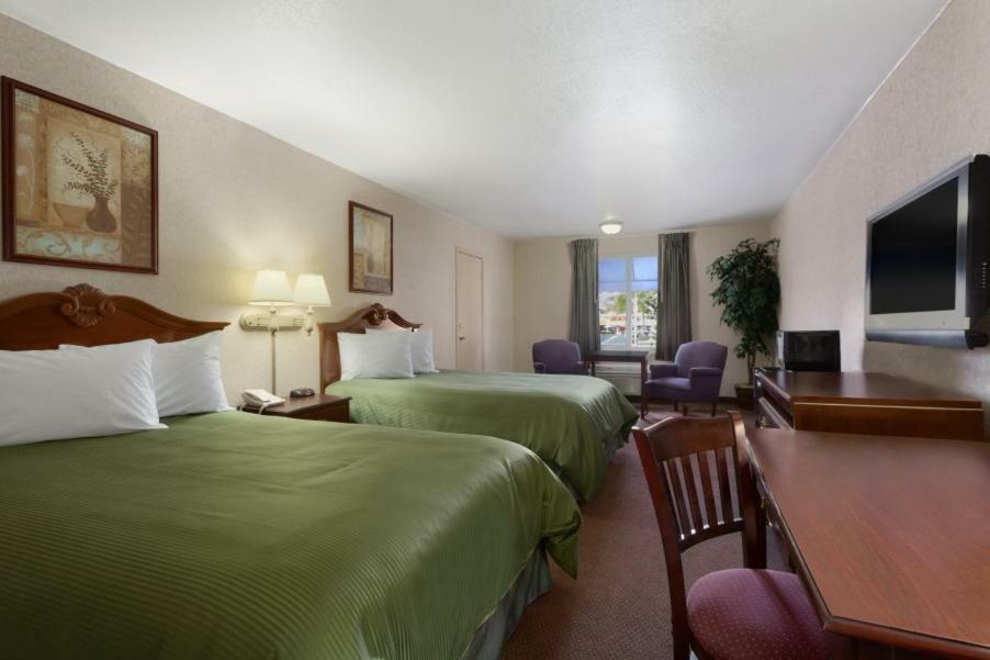 Travelodge By Wyndham Orange County Airport/ Costa Mesa Bagian luar foto